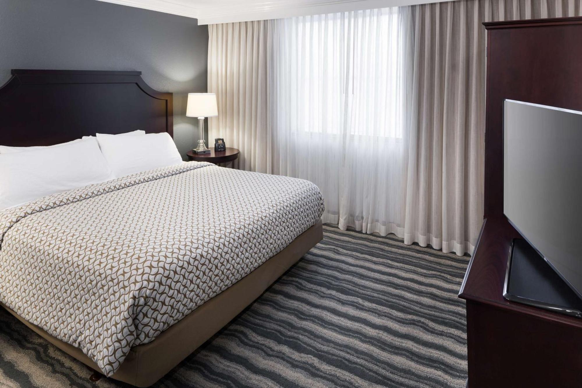 เอมบาสซีสวีทแทมปา แบรนดัน โฮเต็ล Hotel Heartland ภายนอก รูปภาพ